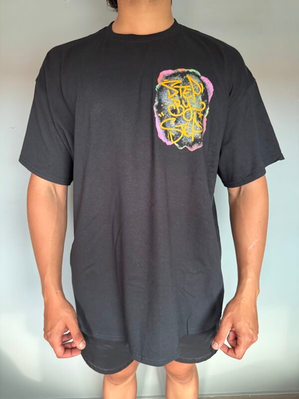 Camiseta Negra "Step By Step" - Imagen 2